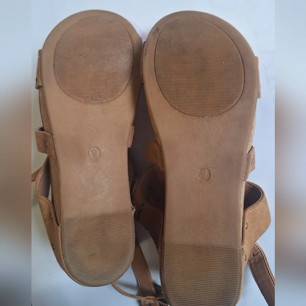 Very G Vector Shimmer Tan Studded Buckle Up Wedge Sandals Size 9 Soft Cushion - Picture 8 of 10